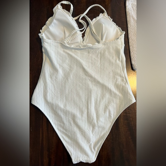 H&M one piece bathing suit - Picture 2 of 3
